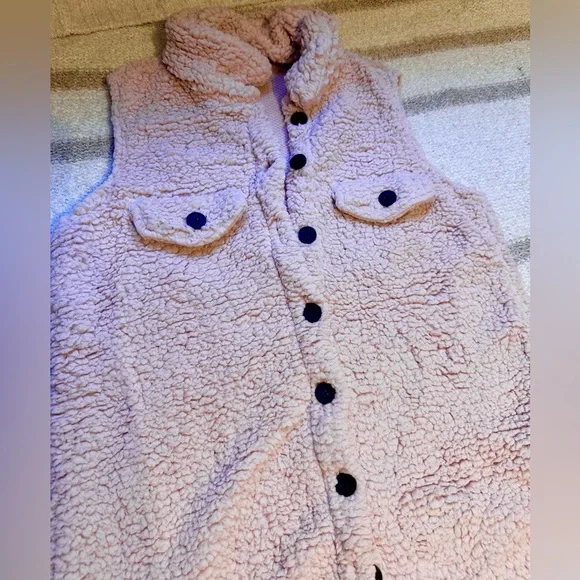 Women's Pink Sherpa Vest - Picture 9 of 11